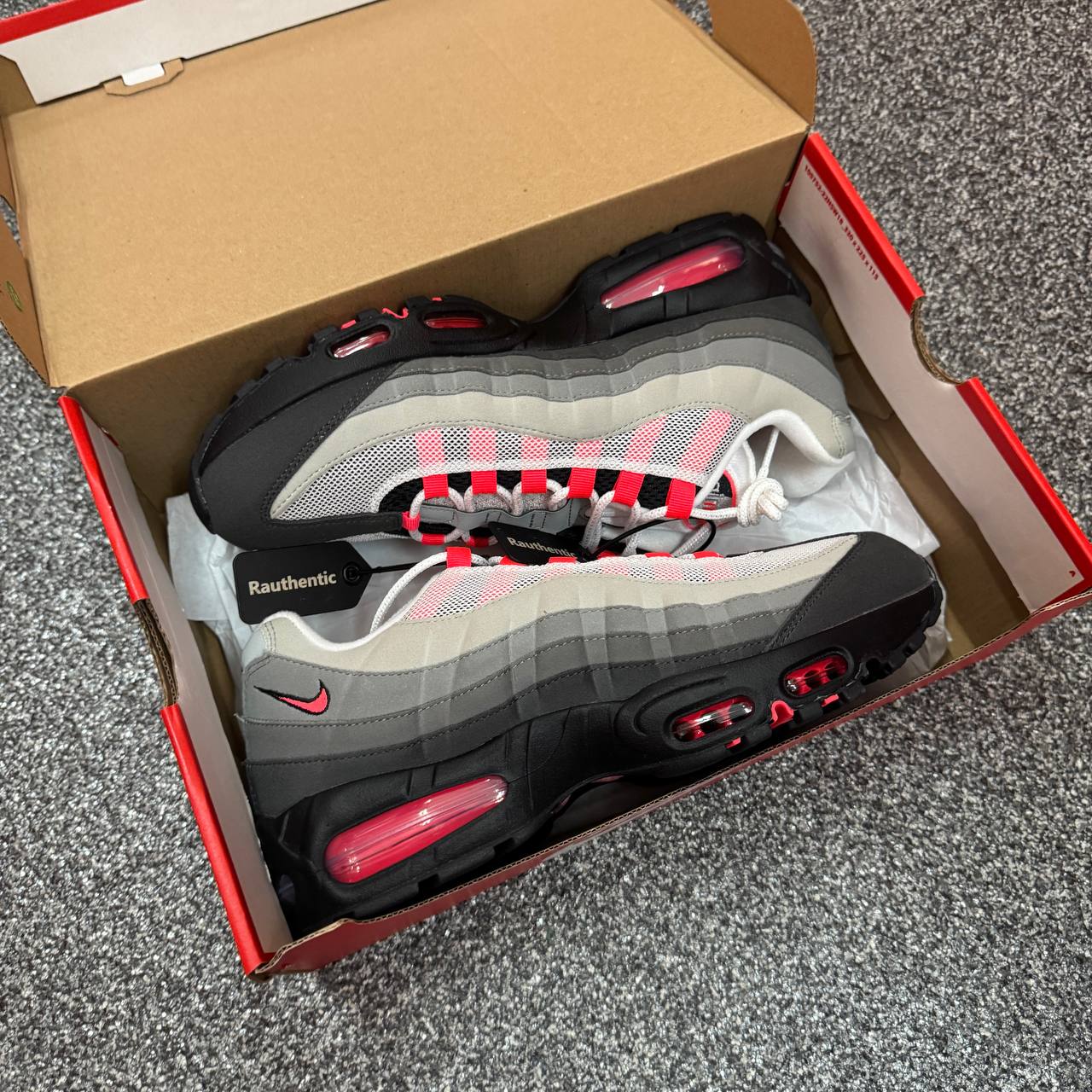 US 10 NIKE AIR MAX 95 BIG BUBBLE SOLAR RED 2.0 (2025)