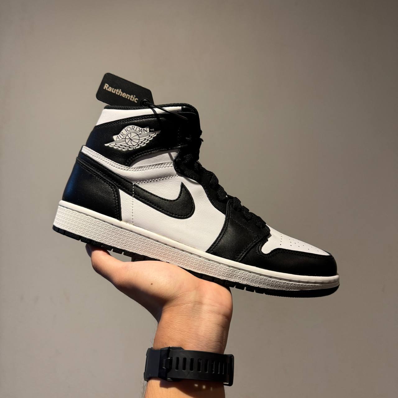 US 9.5 NIKE AIR JORDAN 1 RETRO OG 2014 HIGH BLACK WHITE