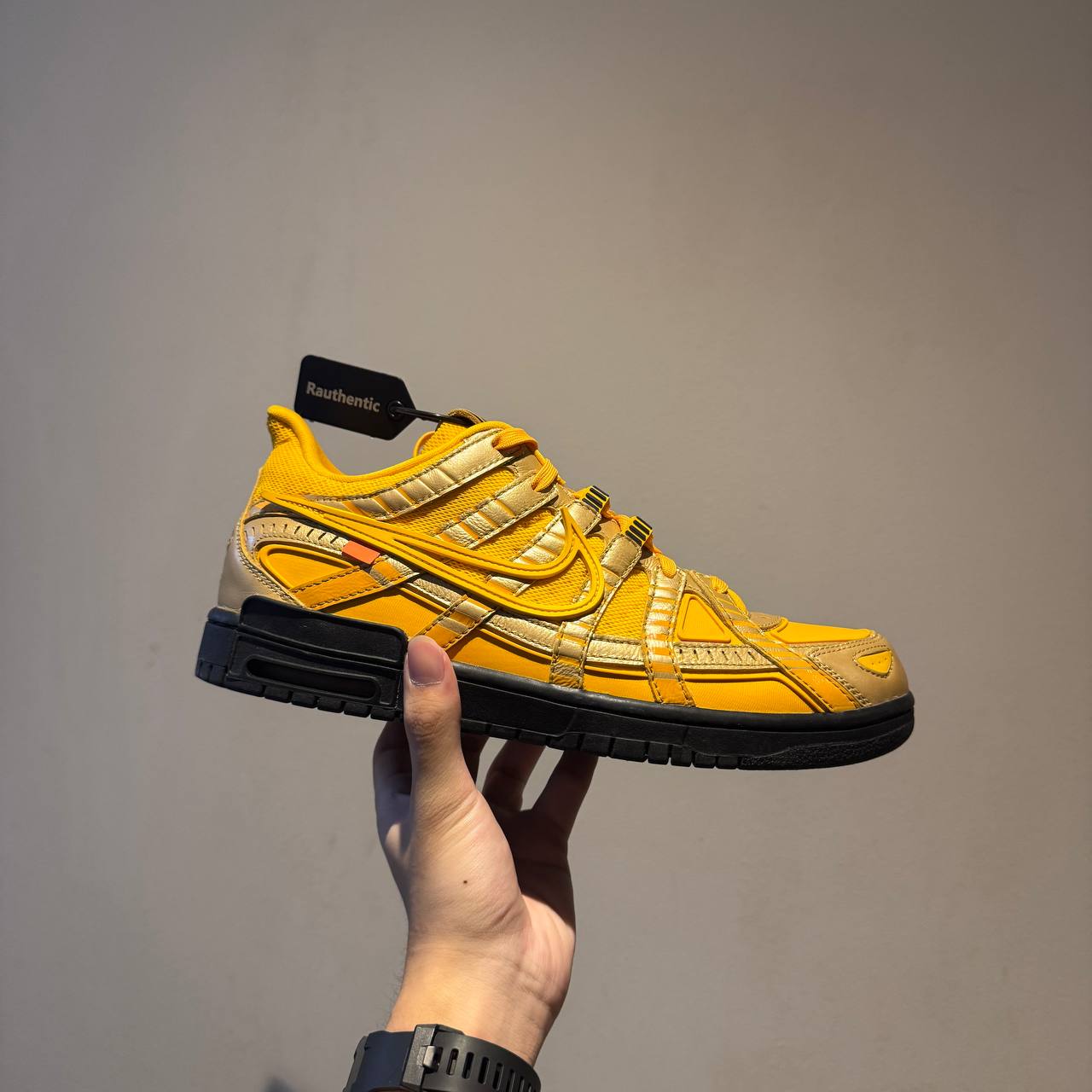 US 10.5 USED NIKE AIR RUBBER DUNK X OFF WHITE GOLD