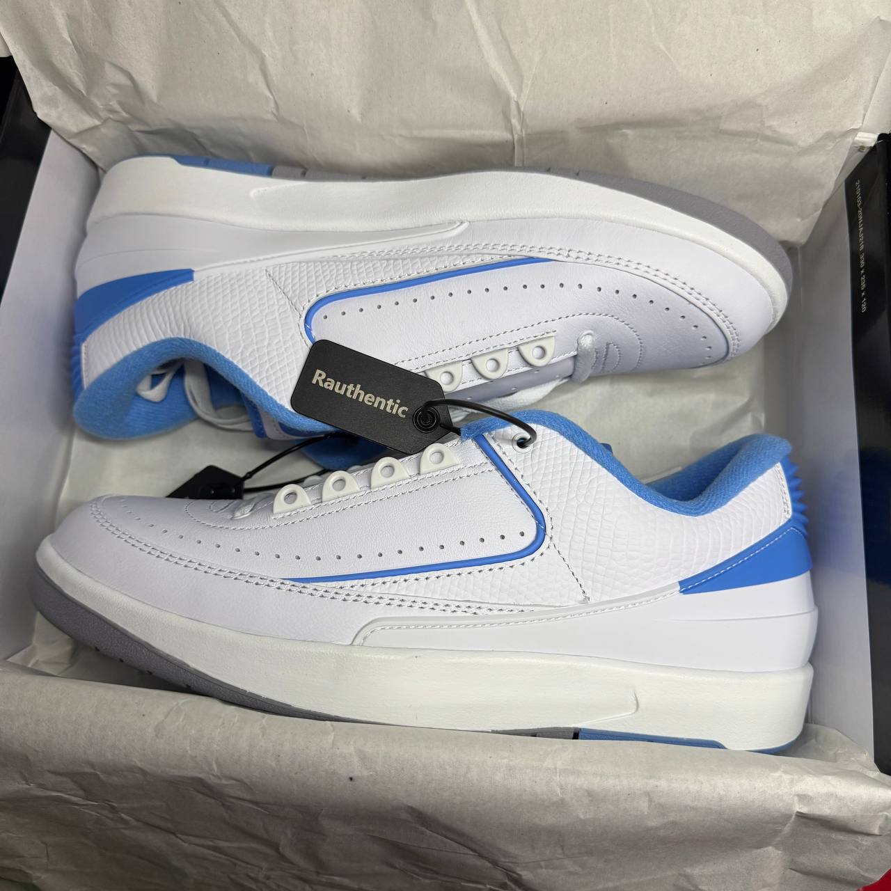 US 10 NIKE AIR JORDAN 2 LOW UNC UNIVERISITY BLUE