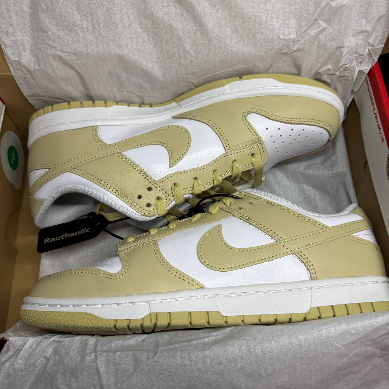 US 8.5 NIKE DUNK LOW TEAM GOLD