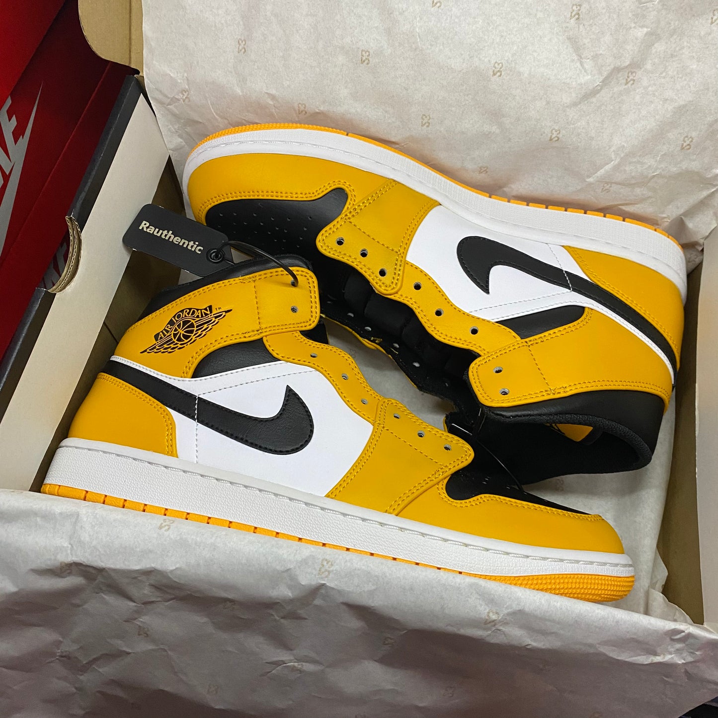 US 10 NIKE AIR JORDAN 1 MID TAXI