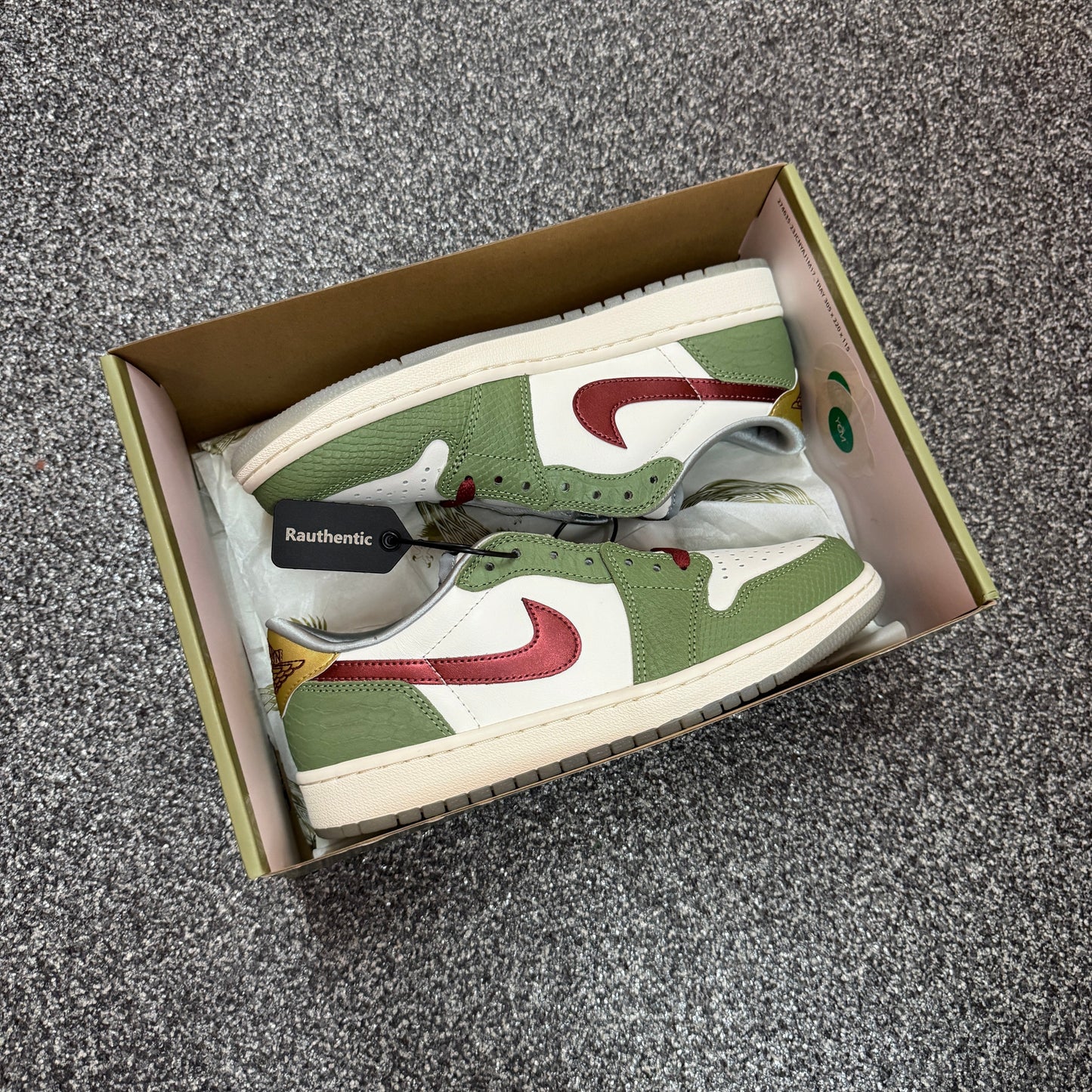 US 8.5 NIKE AIR JORDAN 1 LOW OG YEAR OF THE DRAGON 2024