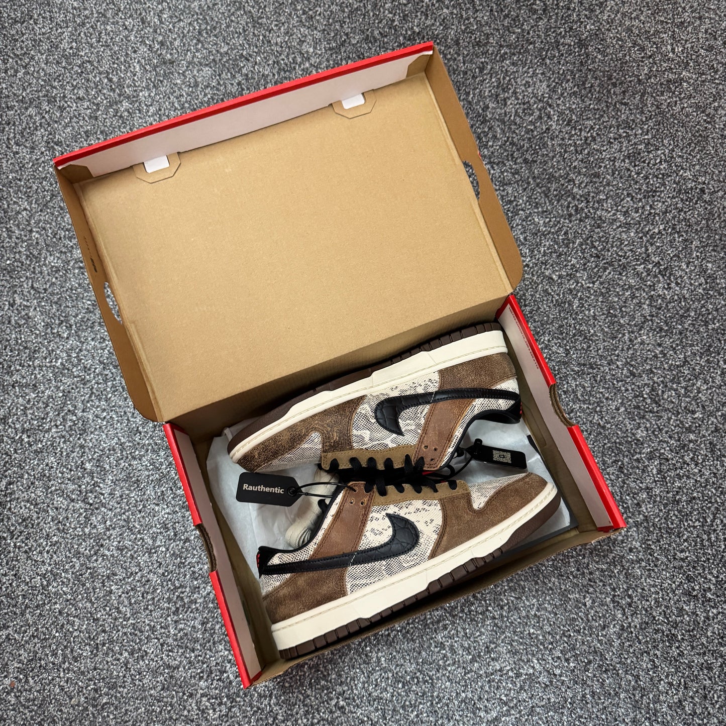 US 9.5 NIKE DUNK LOW PRM CO.JP BROWN SNAKESKIN