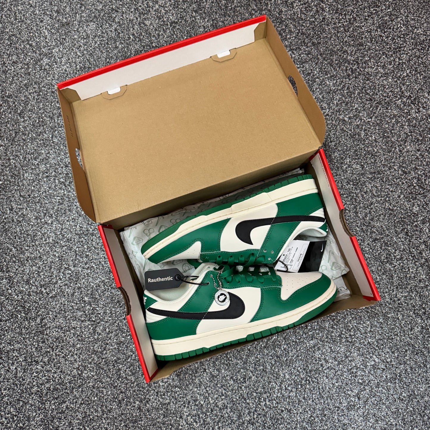 US 9.5 NIKE DUNK LOW LOTTERY PACK