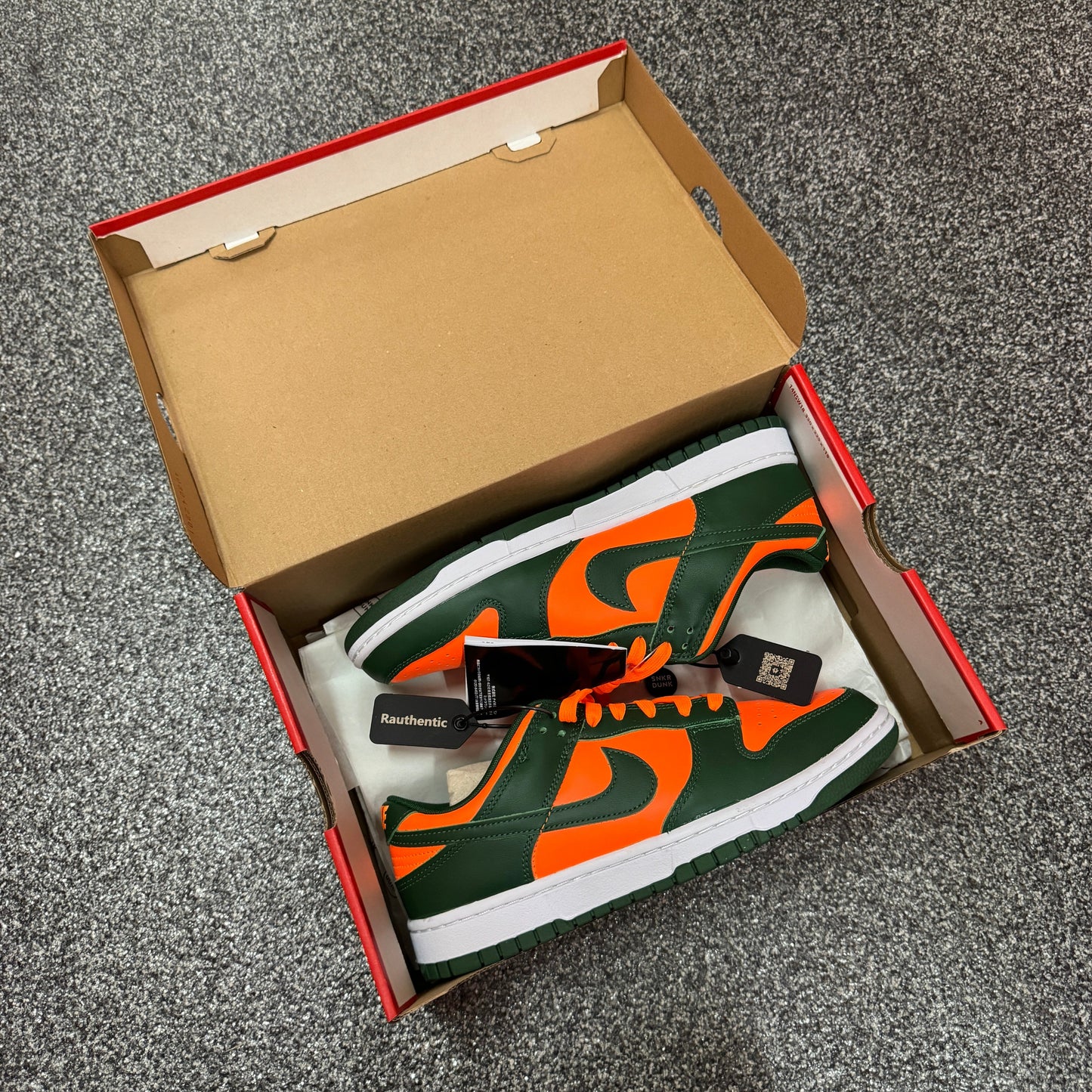 US 9.5 NIKE DUNK LOW MIAMI HURRICANES