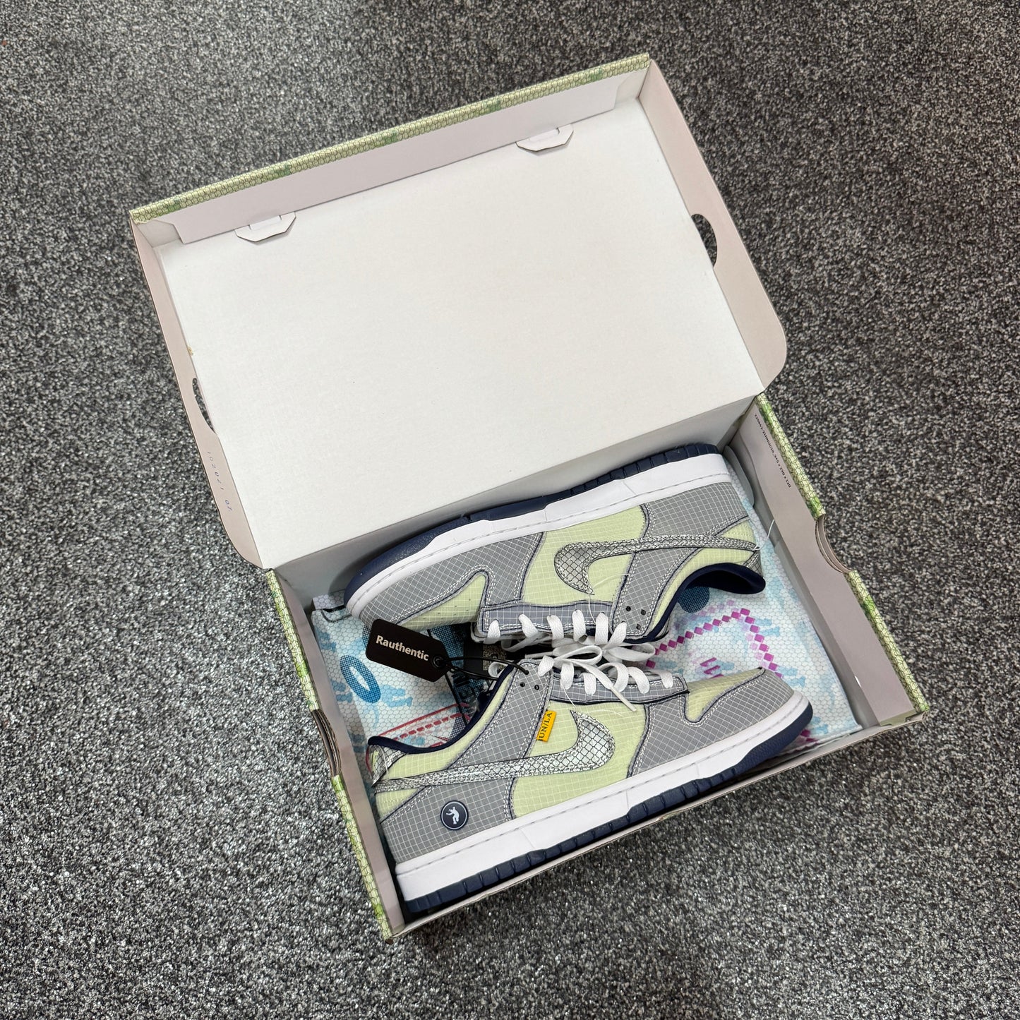 US 9.5 NIKE DUNK LOW UNION PISTACHIO