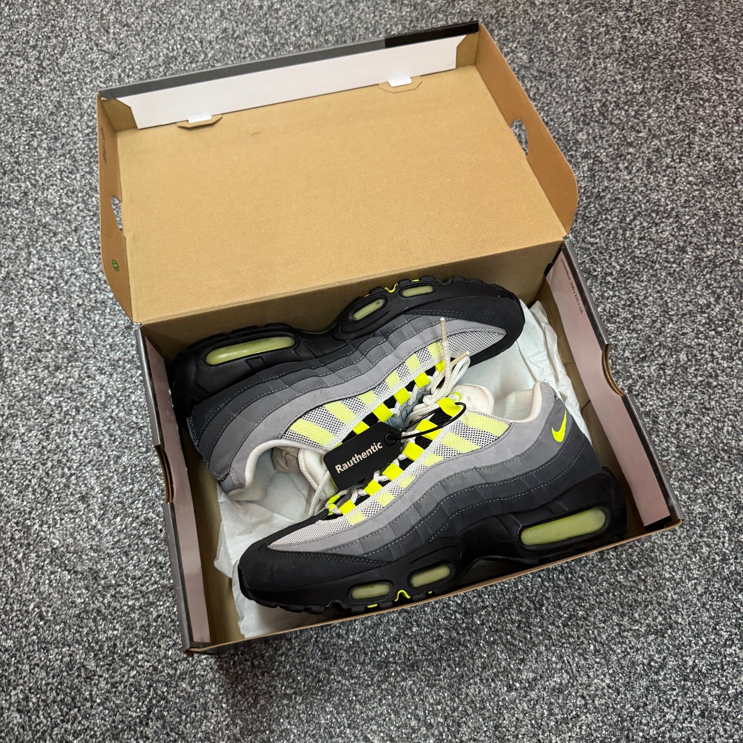 US 9 USED NIKE AIR MAX 95 OG NEON 2020