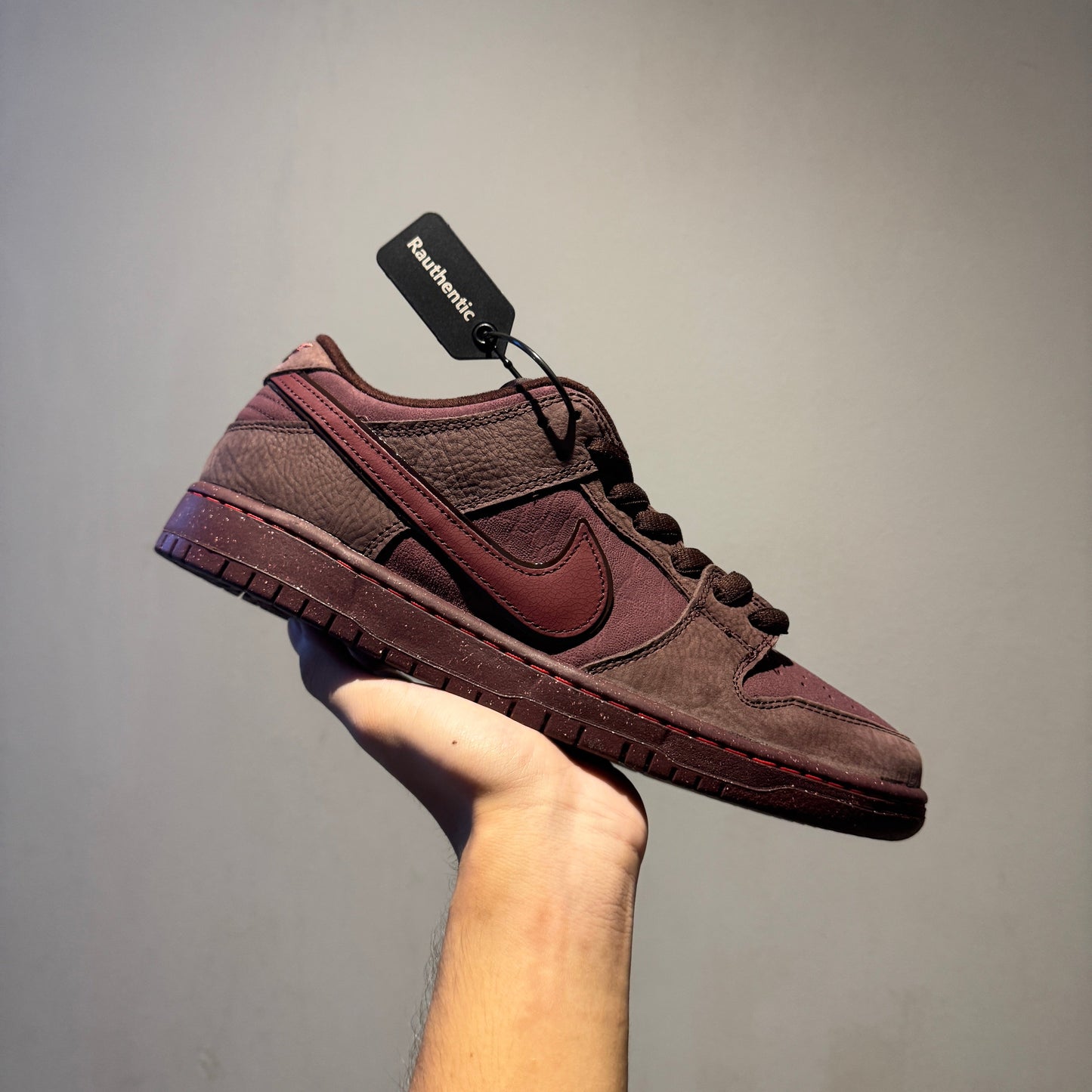 US 10 NIKE SB DUNK LOW BURGUNDY CRUSH CITY OF LOVE
