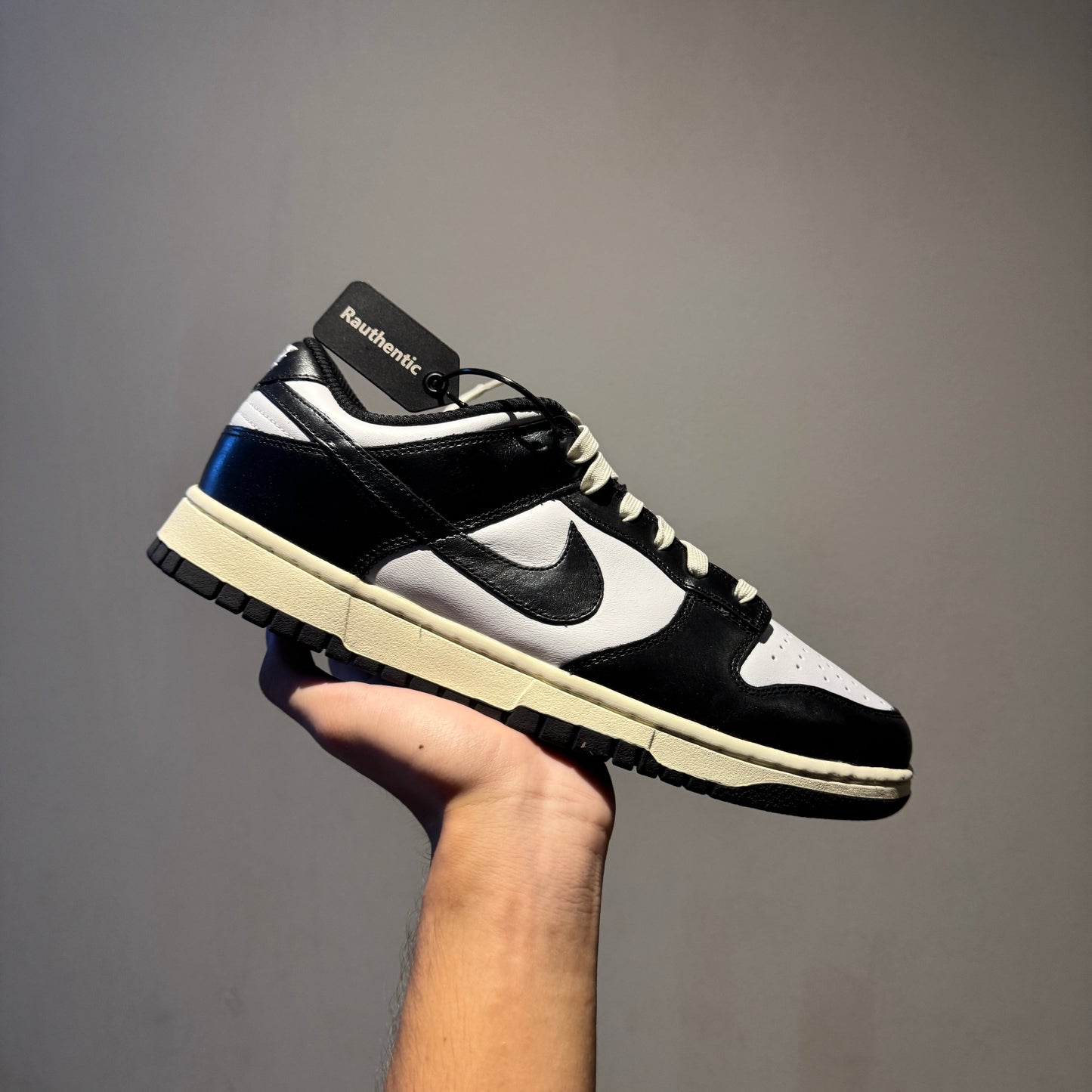 US 11.5W NIKE DUNK LOW VINTAGE PANDA (W)