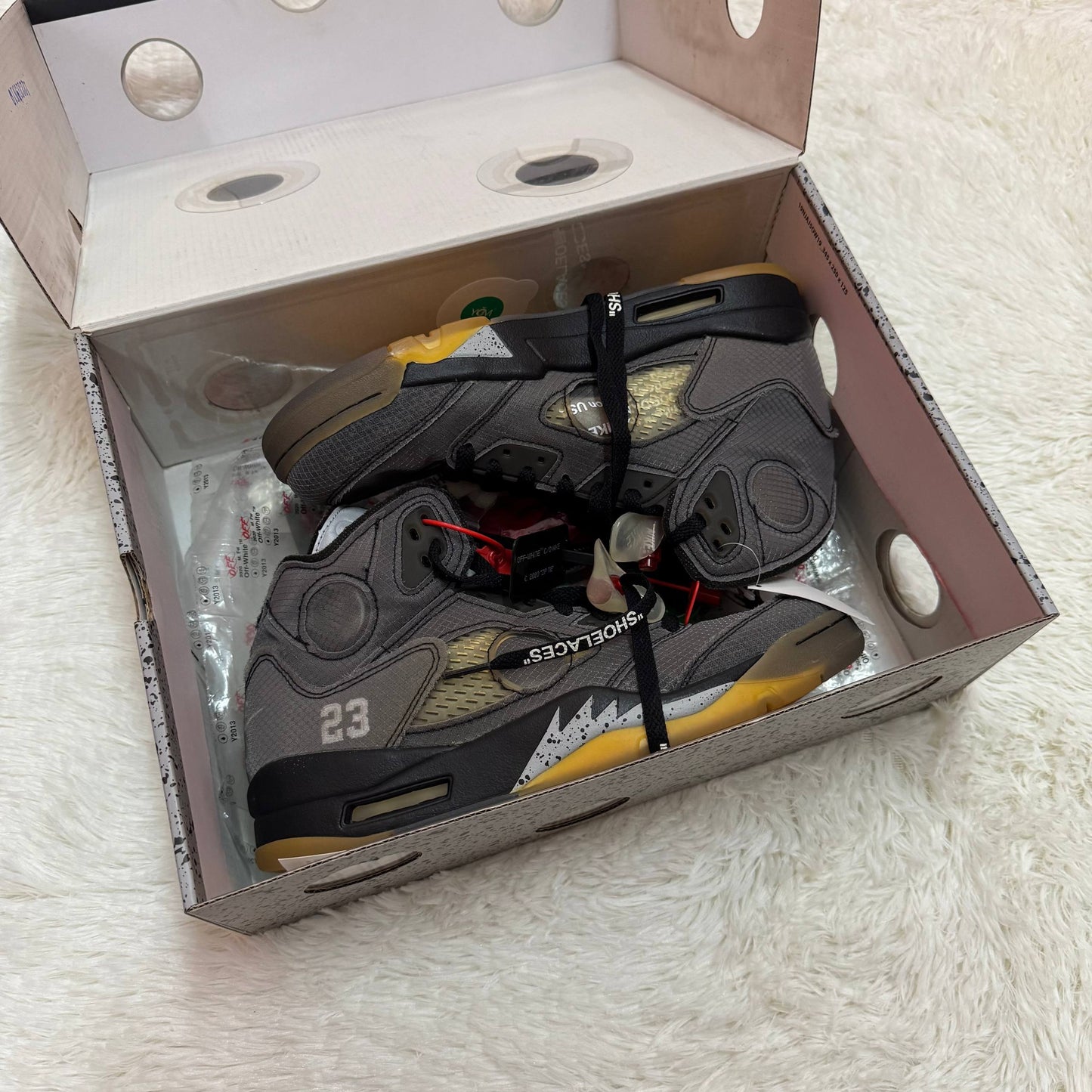 US 8.5 NIKE AIR JORDAN 5 X OFF WHITE MUSLIN