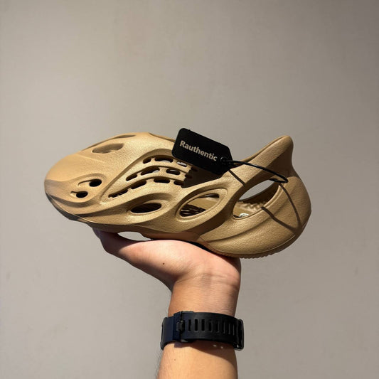 US 8 ADIDAS YEEZY FOAM RUNNER CLAY TAUPE