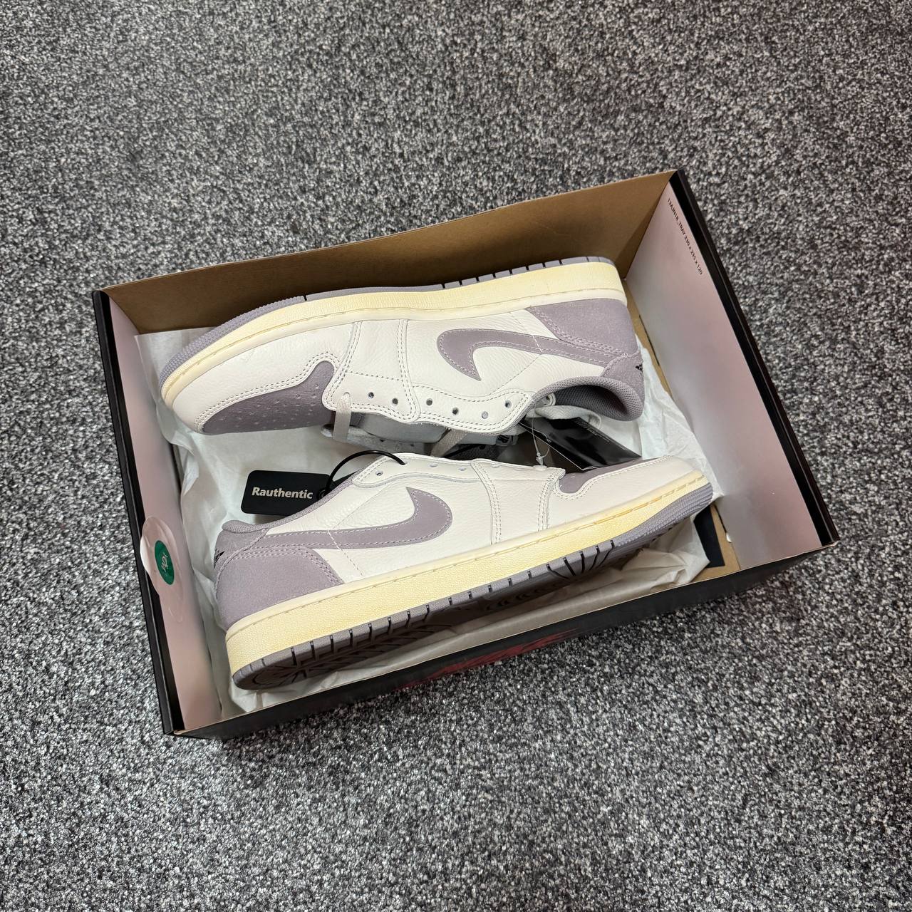 US 10 NIKE AIR JORDAN 1 RETRO LOW OG ATMOSPHERE GREY