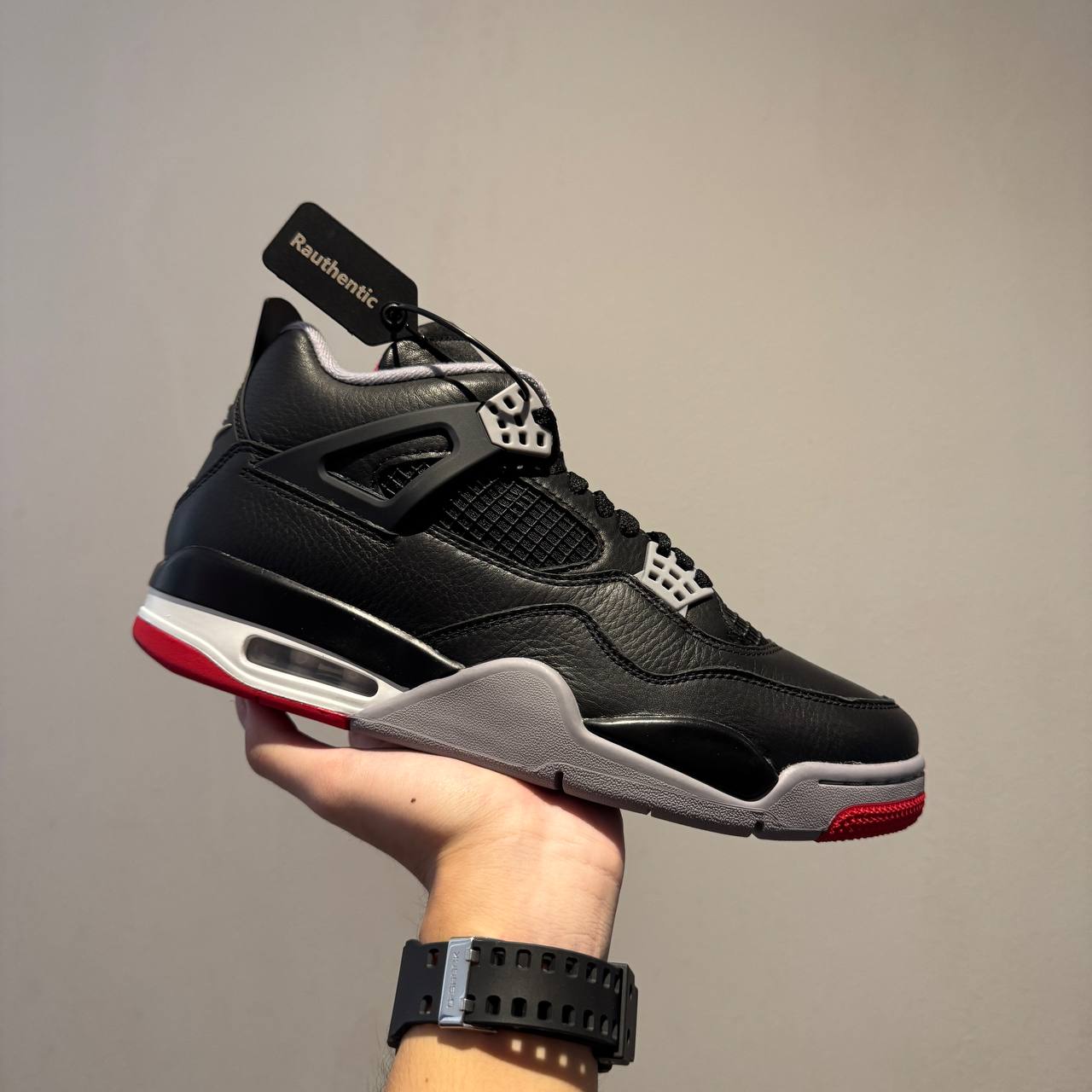 US 10.5 NIKE AIR JORDAN 4 BRED REIMAGINED