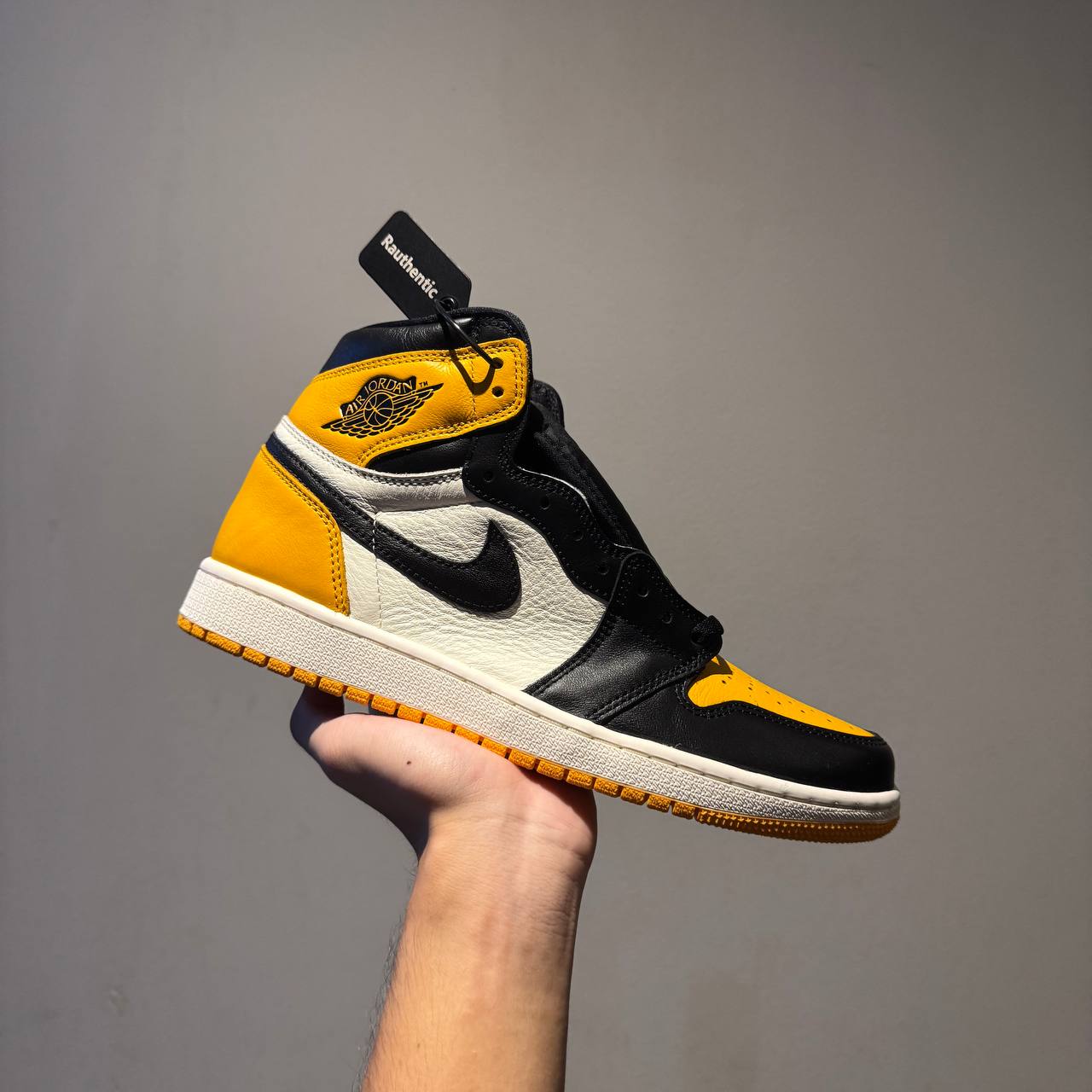 US 10.5 NIKE AIR JORDAN 1 HIGH RETRO TAXI