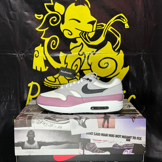 US 10 NIKE AIR MAX 1 ESS
