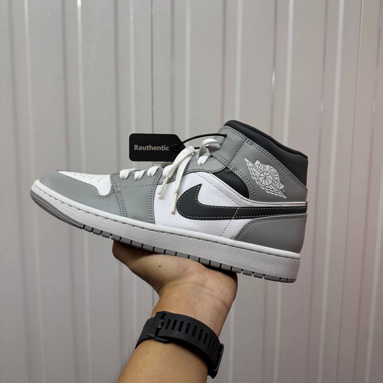 US 9 AIR JORDAN 1 MID 'LIGHT SMOKE GREY' ANTHRACITE