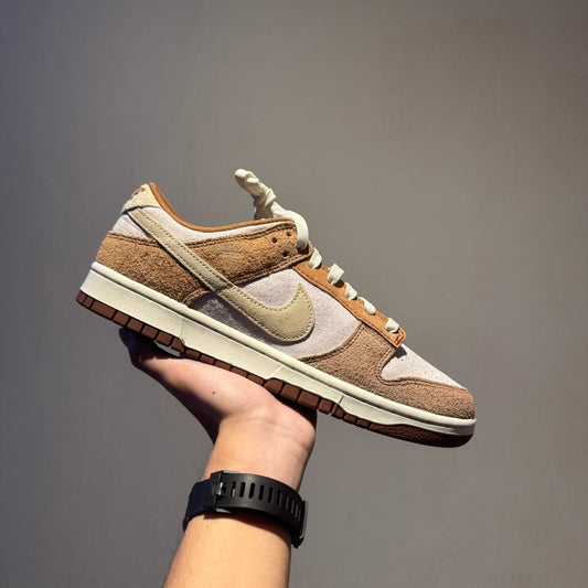 US 9.5 NIKE DUNK LOW MEDIUM CURRY