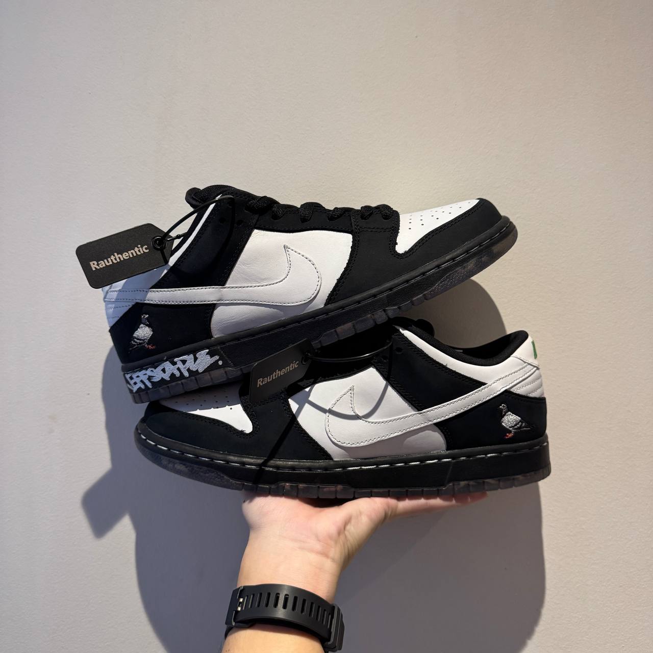 US 10.5 NIKE SB DUNK LOW PIGEON PANDA