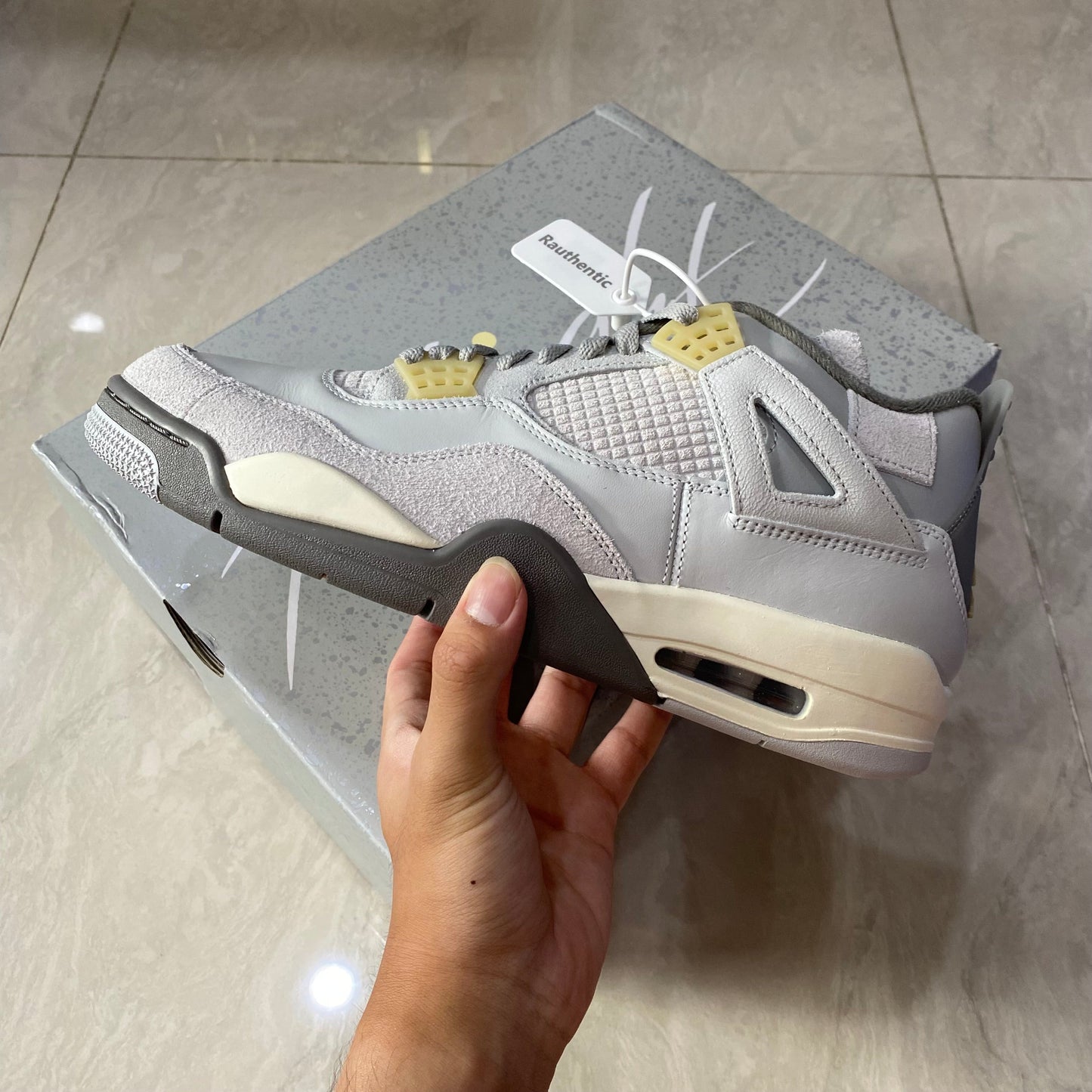 US 10 NIKE AIR JORDAN 4 CRAFT PHOTON DUST