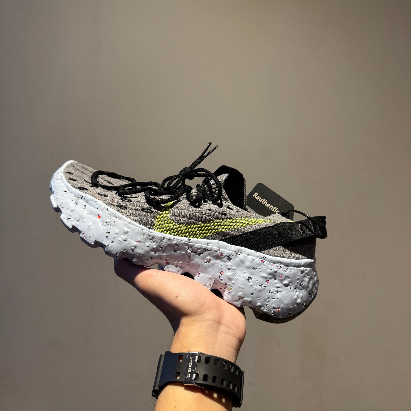 US 8W NIKE SPACE HIPPIE 04 GREY VOLT (W)