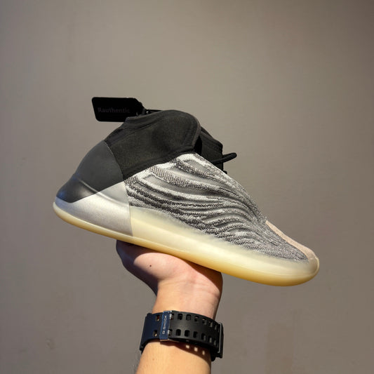 US 7.5 ADIDAS YEEZY QNTM