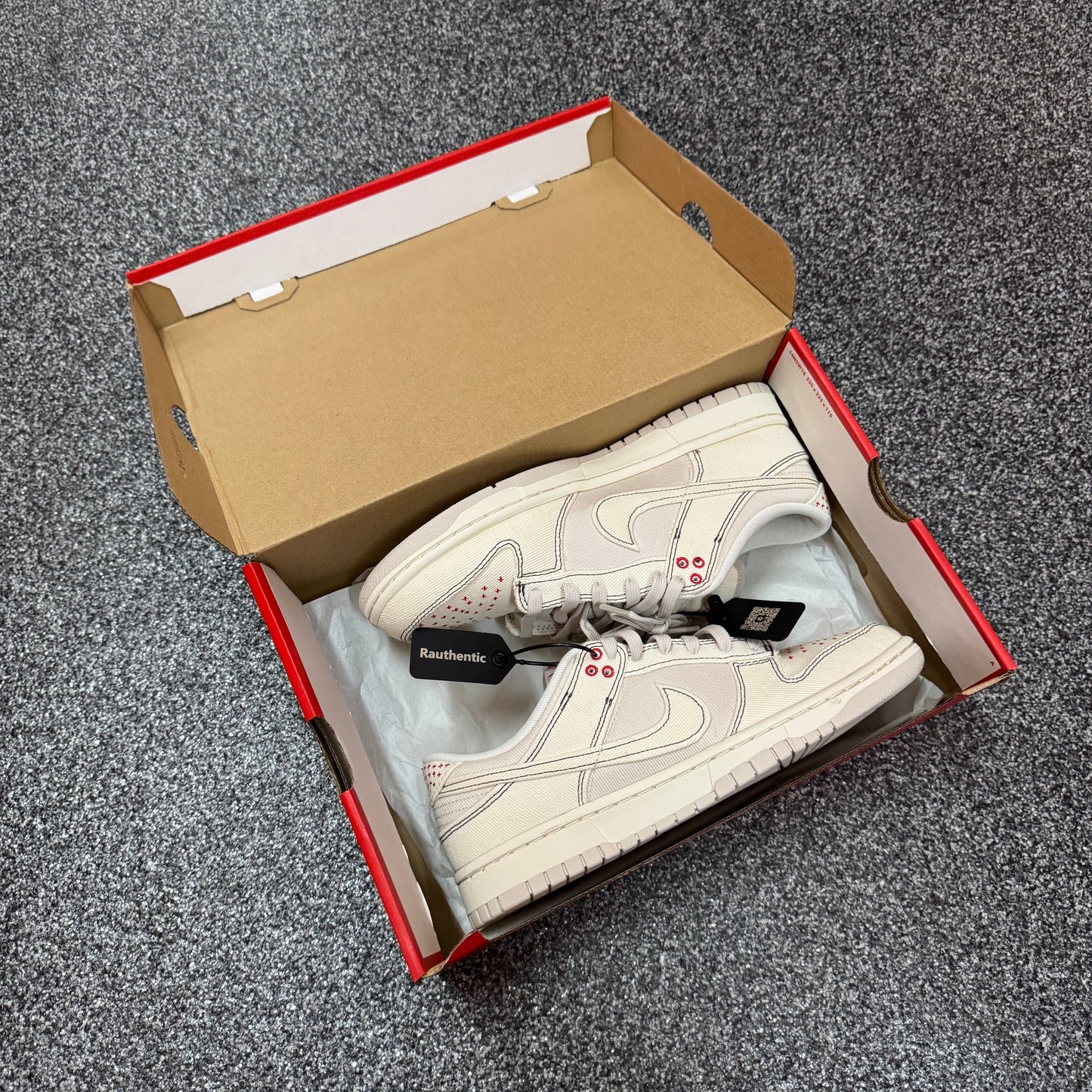 US 9.5 NIKE DUNK LOW LIGHT OREWOOD SASHIKO