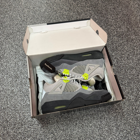 US 9 USED NIKE AIR JORDAN 4 RETRO SE 95 NEON