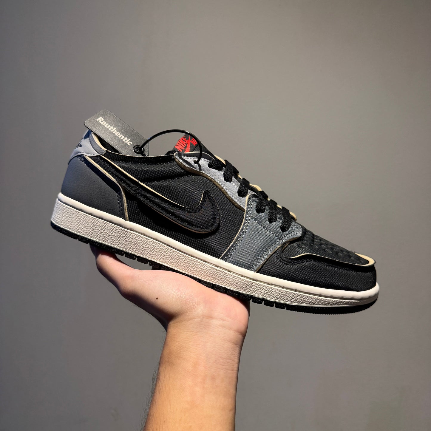 US 9.5 NIKE AIR JORDAN 1 LOW OG BLACK SMOKE GREY