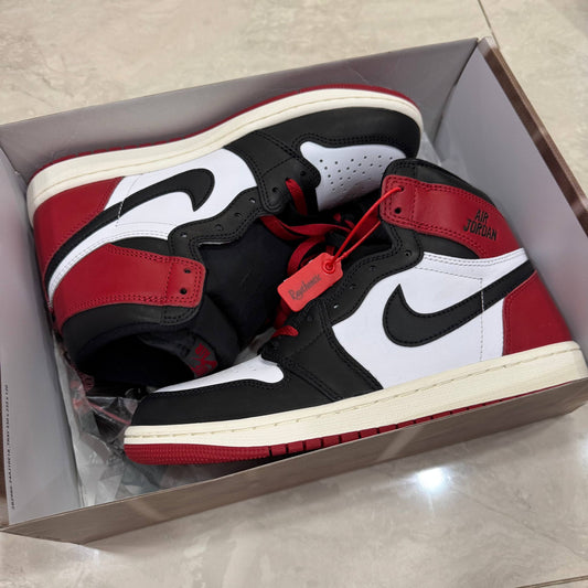 US 8.5 NIKE AIR JORDAN 1 HIGH OG BLACK TOE REIMAGINED