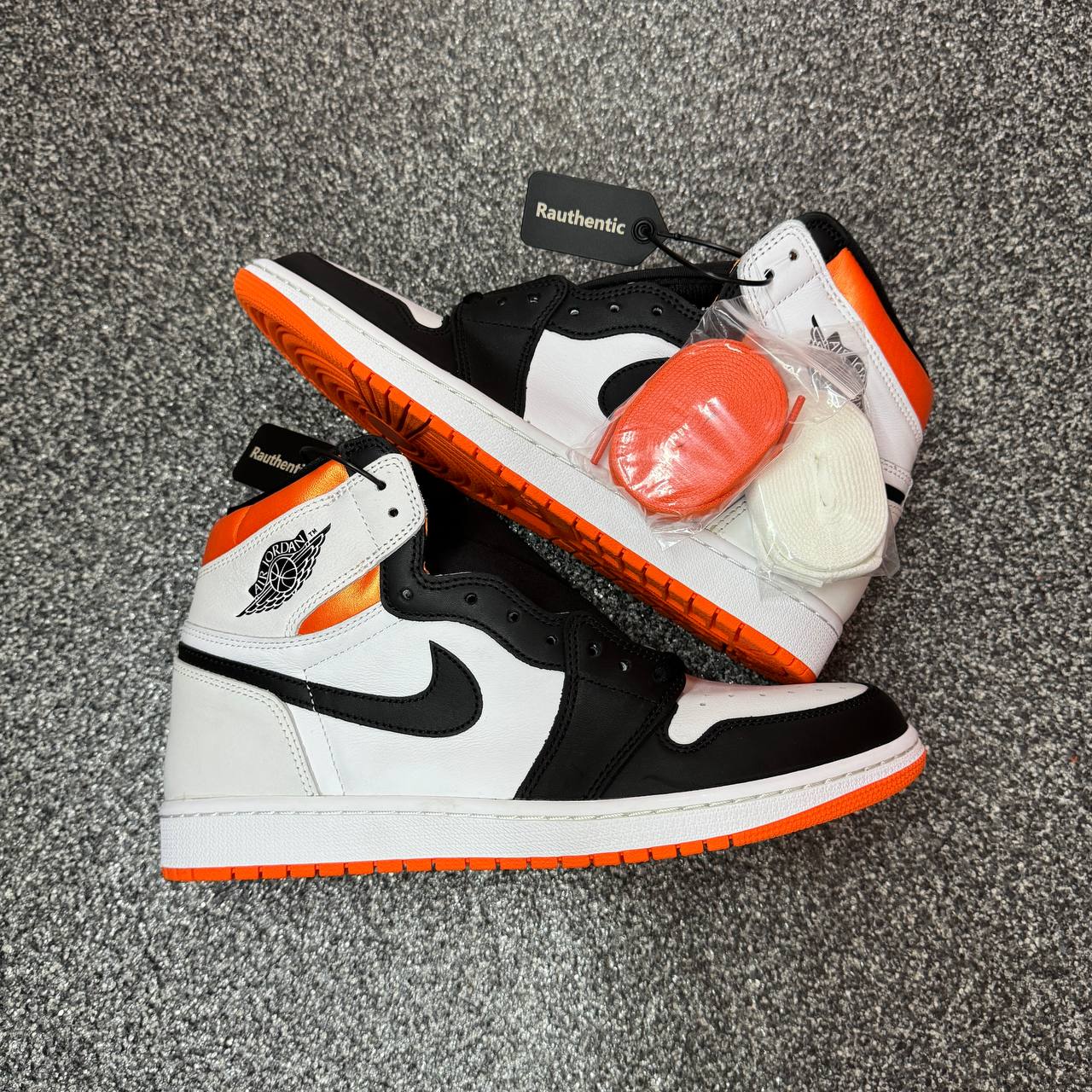 US 11 NIKE AIR JORDAN 1 HIGH ELECTRO ORANGE