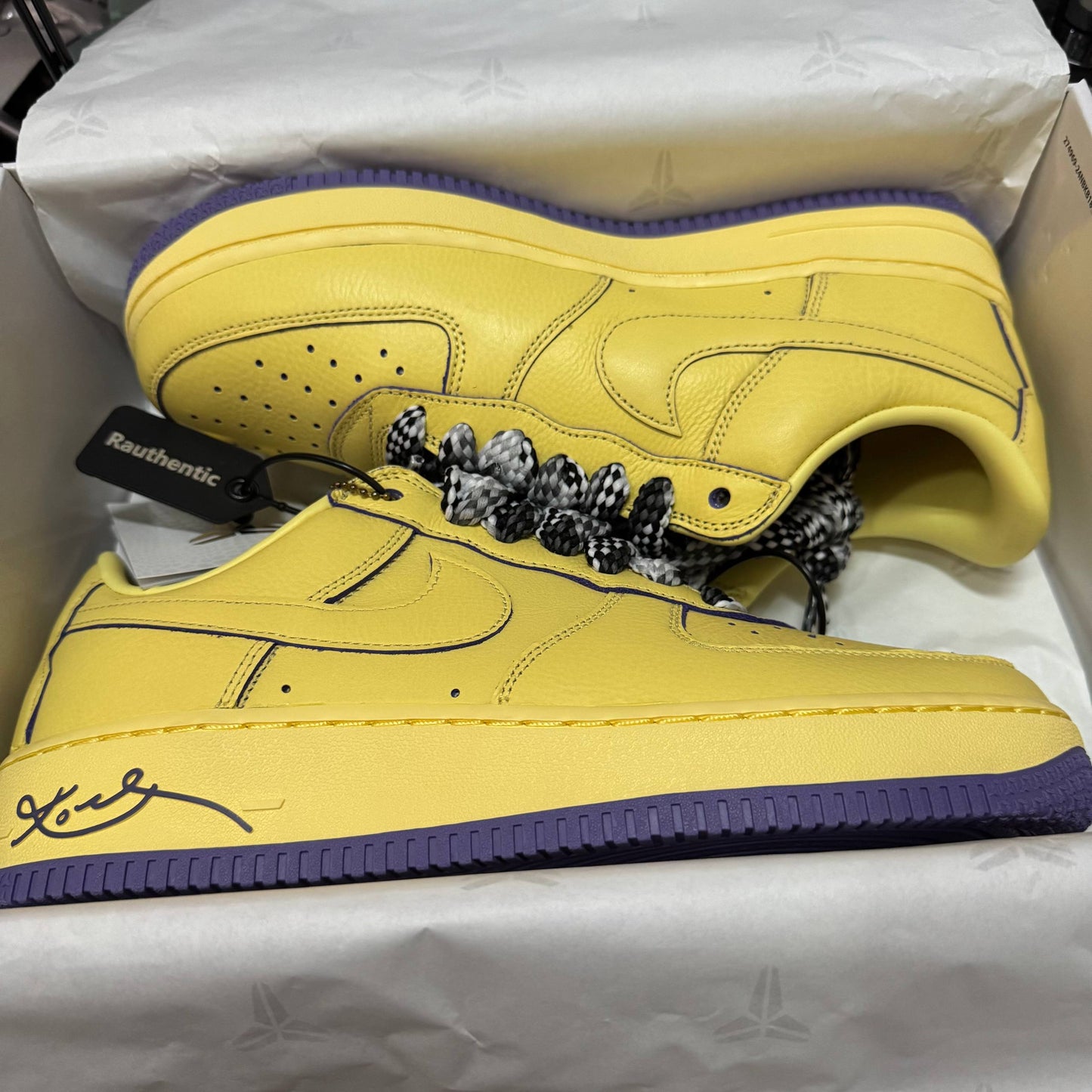 US 10 NIKE AIR FORCE 1 LOW X KOBE PROTRO SOFT YELLOW