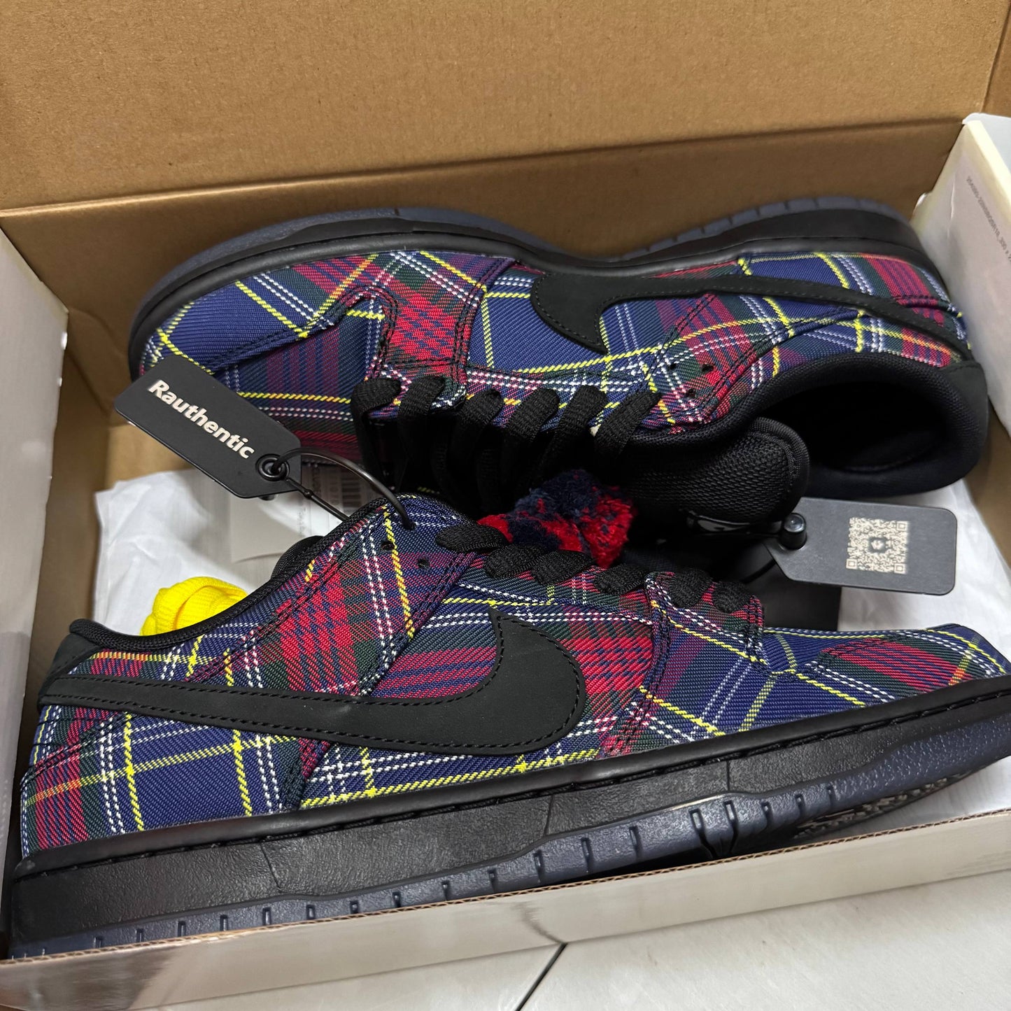 US 10 NIKE SB DUNK LOW PRO QS NARDWUAR PLAID TAM O SHANTER HAT